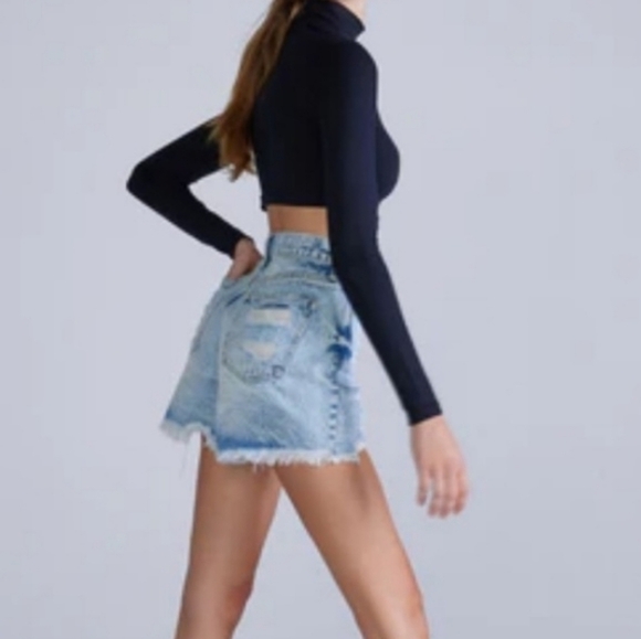 CEROS Acid Wash High-Waisted Boyfriend Distresses Denim Shorts 31 - Picture 2 of 10